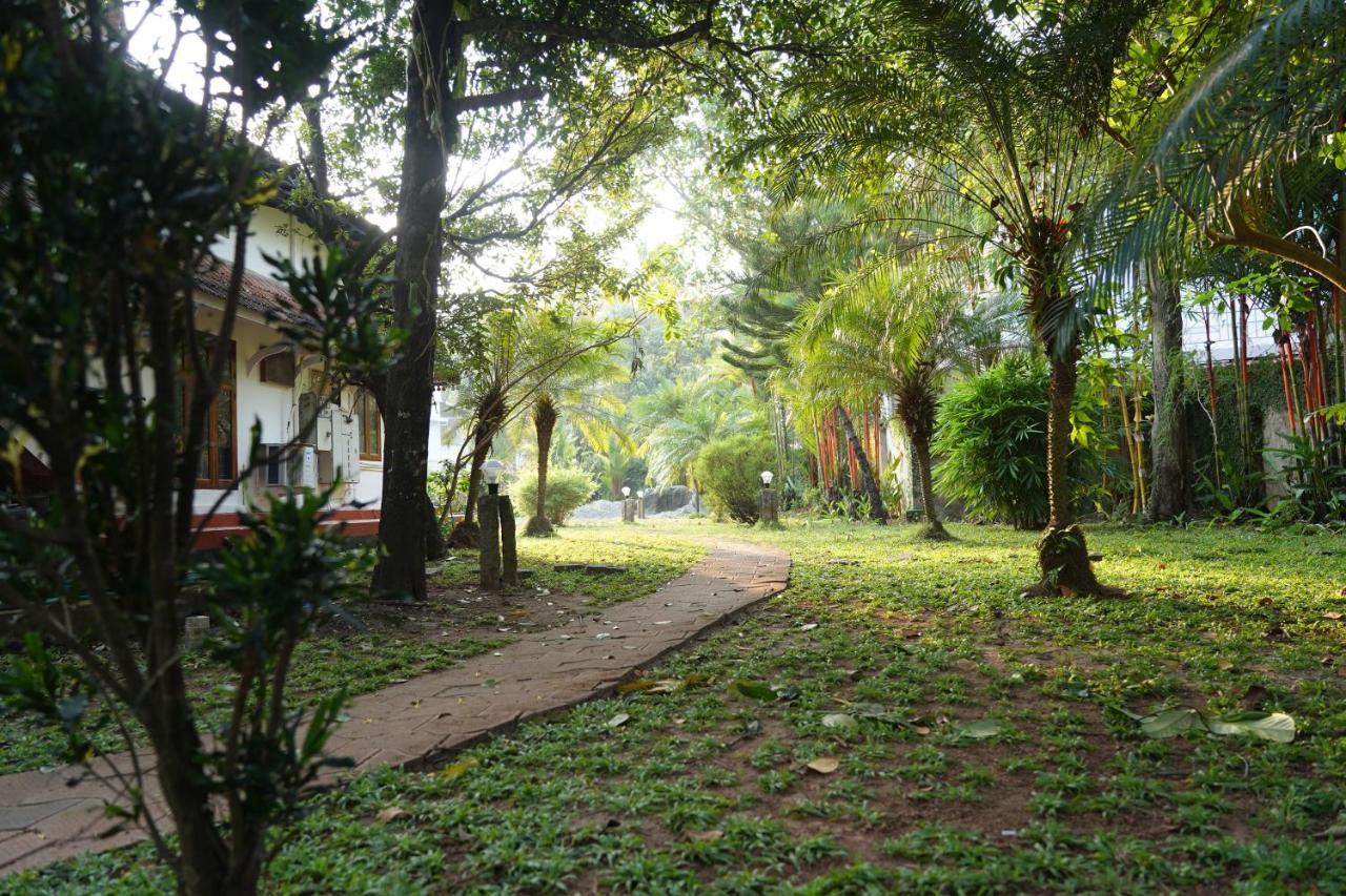 Alfred Place Kochi Ngoại thất bức ảnh