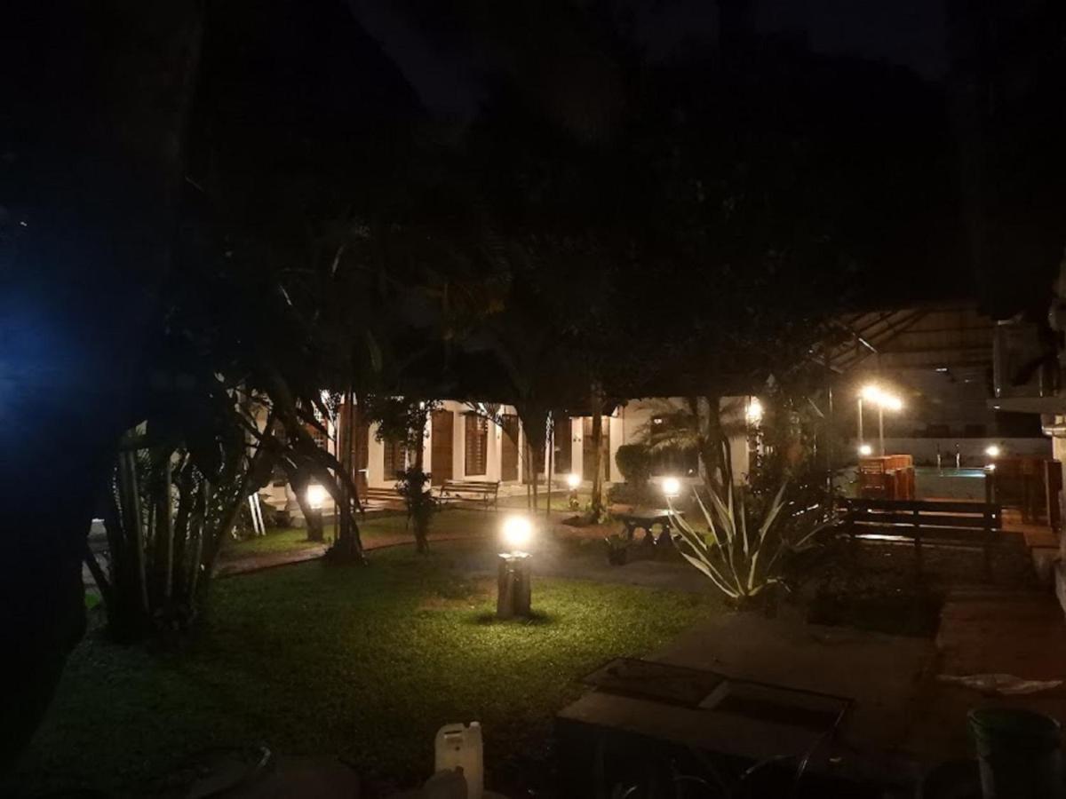 Alfred Place Kochi Ngoại thất bức ảnh